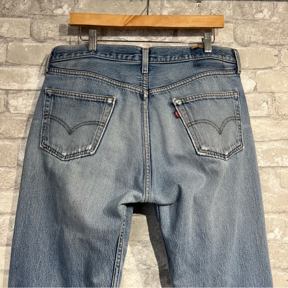 36x36 Vintage 90s Y2K Levi's 501 Button Fly Light Wash Dad Jeans *Flawed* - Picture 8 of 16